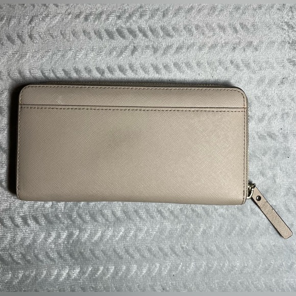 Kate Spade Leila Large Continental Wallet
Leather Light Beige - Picture 5 of 9